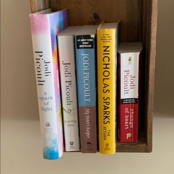 Jodi Picoult and Nicholas Sparks books - Picture 1 of 12